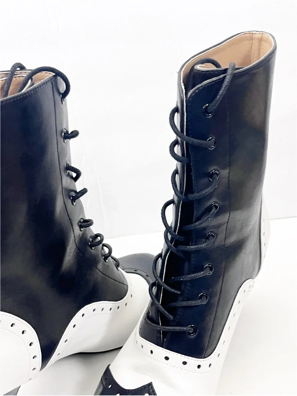 UNIQUE VINTAGE Black White Almond Toe Lace Up Booties Size 10 Victorian Preppy